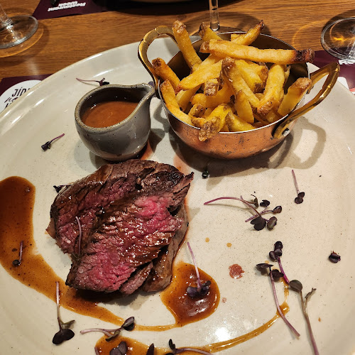 Bílá kráva - steaky a francouzská venkovská kuchyně - Gastronomie a pohostinství