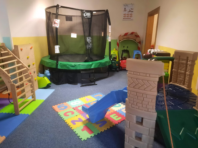 17 V Remízku 1031 Hlubočepy Vchod, Trnkovo nám., 152 00 Praha 5