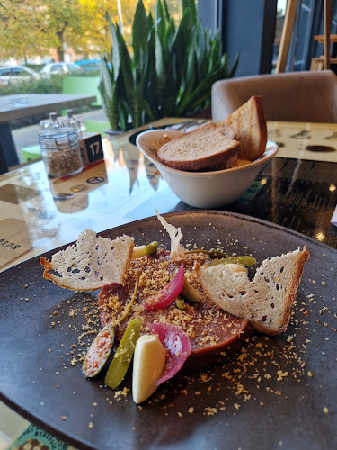 Hlavní tř. 6096/39, 708 00 Ostrava 8