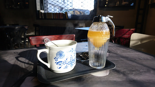 Kavárna Dejvického divadla - Gastronomie a pohostinství