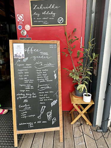 Opinii despre Coffee Trail Garden în Brno - Gastronomie a pohostinství