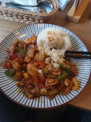 Khomfi - Gastronomie a pohostinství