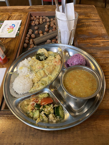 Opinii despre Gouranga - Vegetarian & Vegan restaurant în Praha - Gastronomie a pohostinství