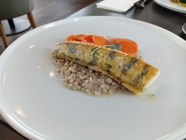 Opinii despre Tančící dům - Ginger & Fred Restaurant în Nové Město - Gastronomie a pohostinství