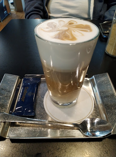 Opinii despre Kavárna Dallmayr în Brno - Gastronomie a pohostinství