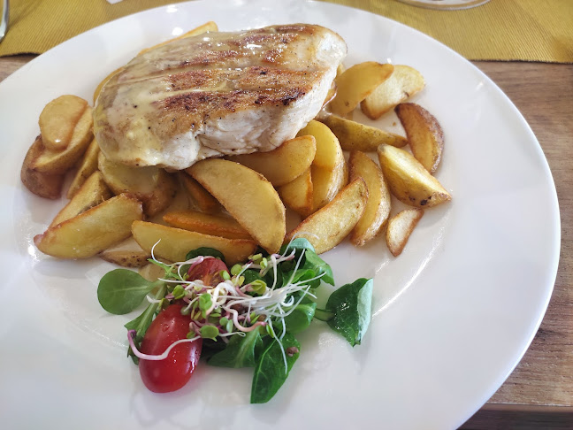 Opinii despre Restaurace Pod Kapličkou în Ivančice - Gastronomie a pohostinství