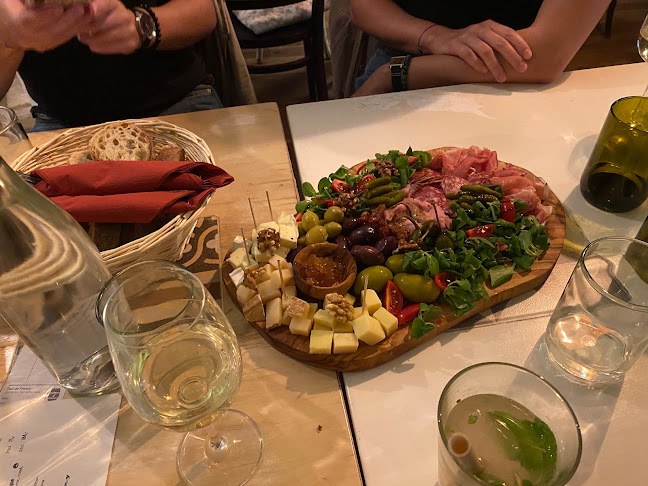 Na břehu Rhôny - Gastronomie a pohostinství