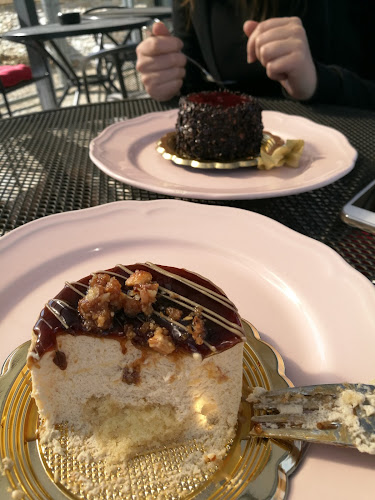 Opinii despre Tarta PATISSERIE & RESTAURANT în Moravany - Gastronomie a pohostinství