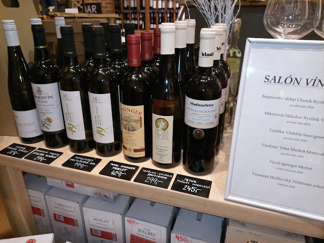 Opinii despre Český archiv vín Dejvice (vinotéka, vinný bar, sýrárna, eshop s vínem) în Praha - Gastronomie a pohostinství