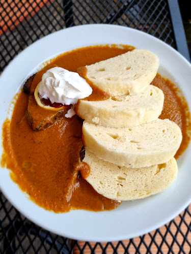 Opinii despre Zámecká restaurace Hrubá Skála în Hrubá Skála - Gastronomie a pohostinství