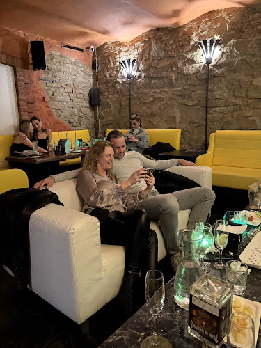 Kuku Bar - Gastronomie a pohostinství