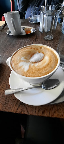 Comentarii opinii despre Apatyka Café