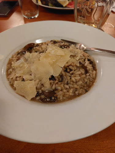 Opinii despre Pizzeria Kmotra Kavárna în Nové Město - Gastronomie a pohostinství