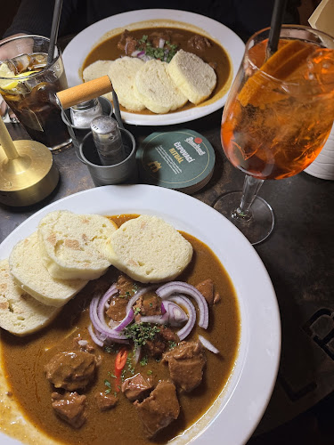 Opinii despre Nicolas bar & restaurant în Malá Strana - Gastronomie a pohostinství