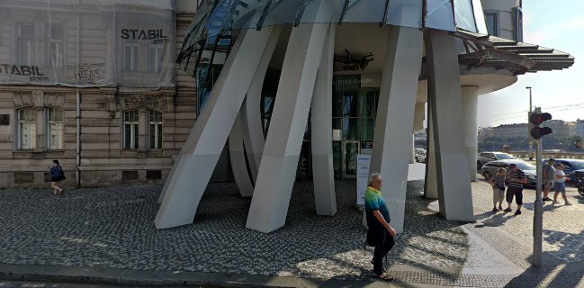 Tančící dům - Ginger & Fred Restaurant - Nové Město